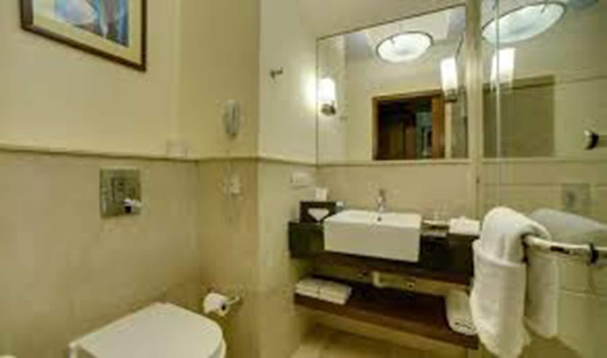 Deventure Sarovar Portico Kapashera, New Delhi Εξωτερικό φωτογραφία
