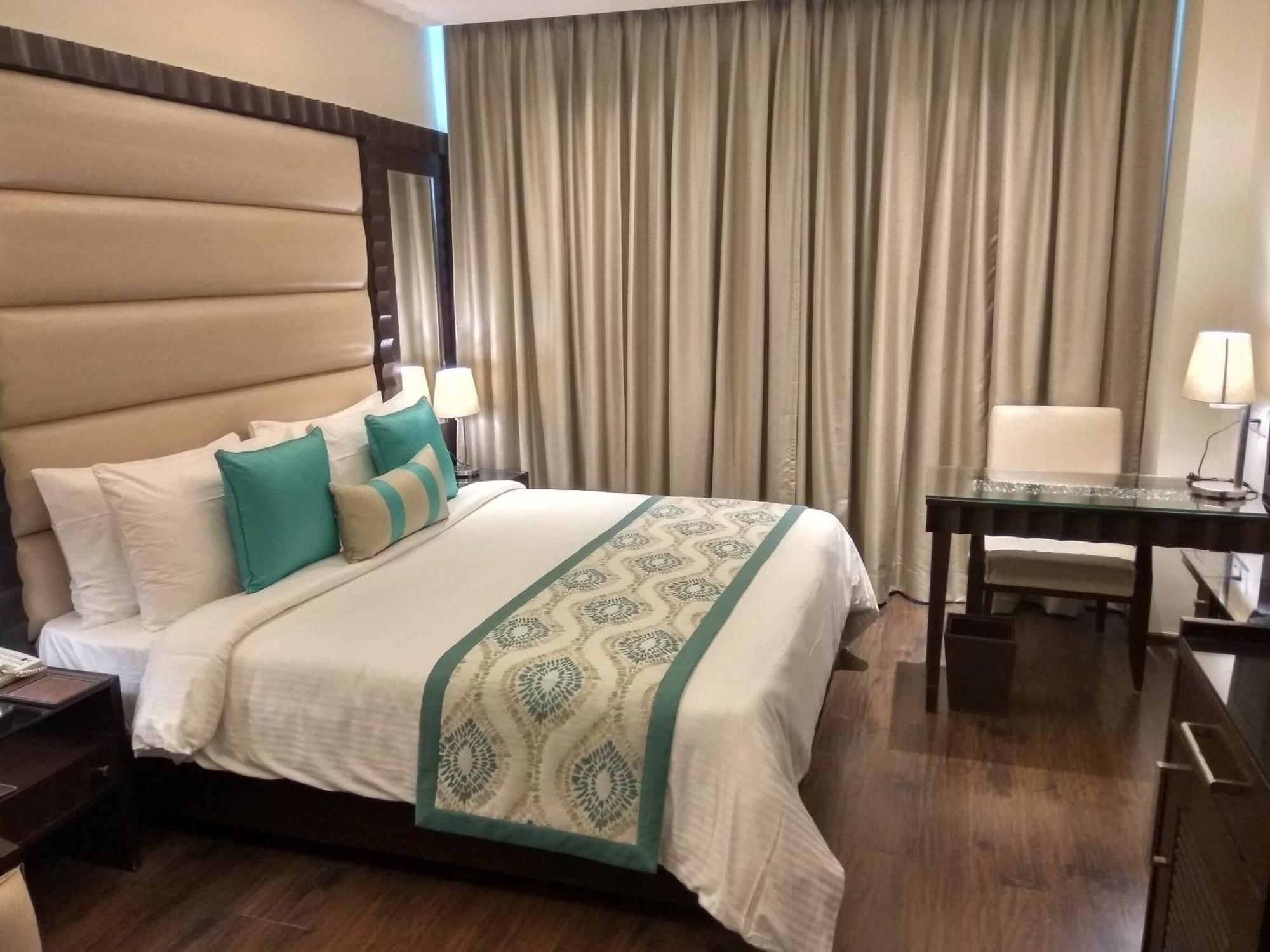 Deventure Sarovar Portico Kapashera, New Delhi Εξωτερικό φωτογραφία