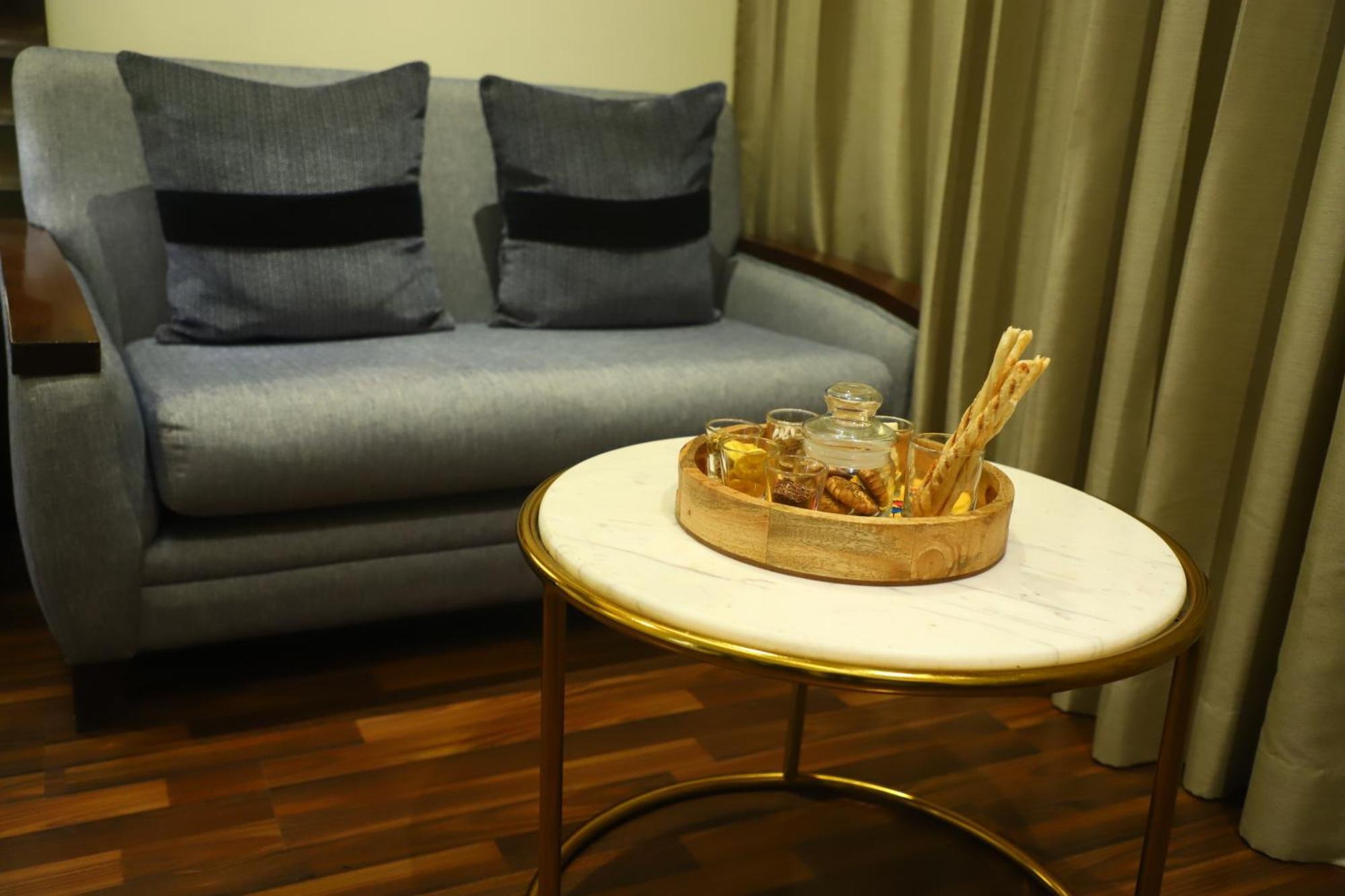 Deventure Sarovar Portico Kapashera, New Delhi Εξωτερικό φωτογραφία