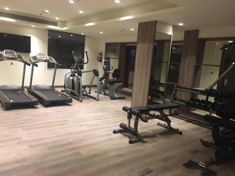 Deventure Sarovar Portico Kapashera, New Delhi Εξωτερικό φωτογραφία