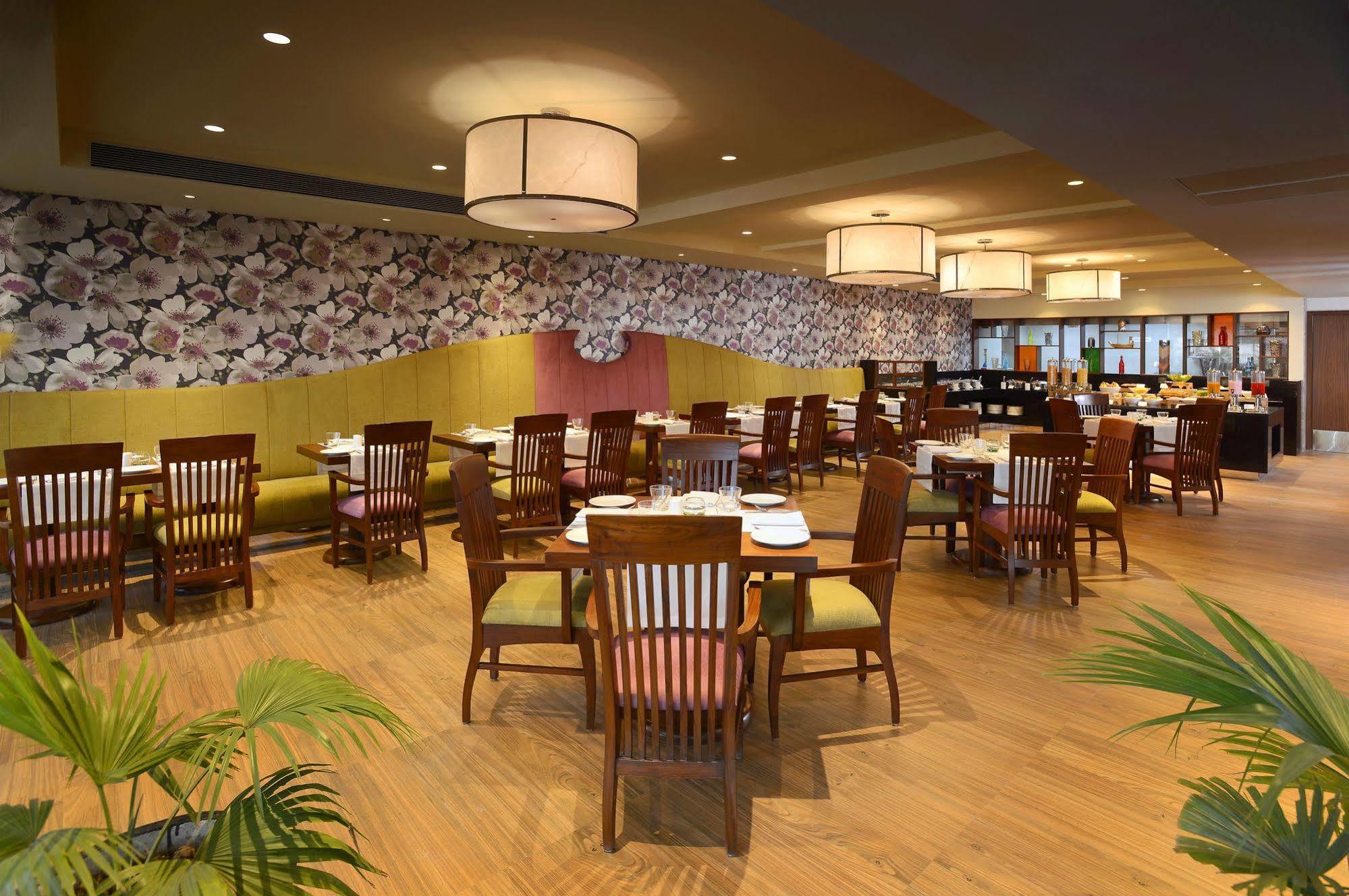Deventure Sarovar Portico Kapashera, New Delhi Εξωτερικό φωτογραφία