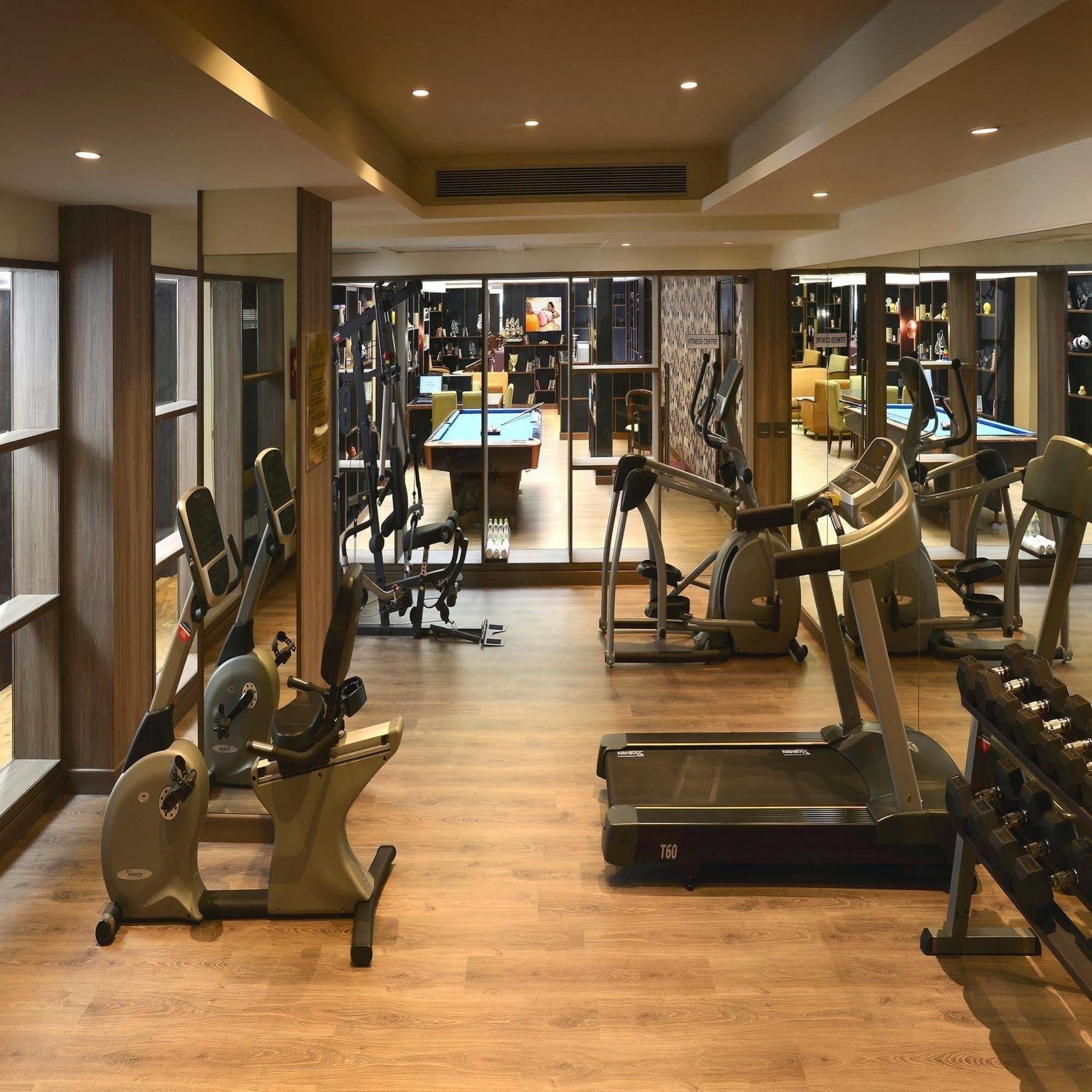 Deventure Sarovar Portico Kapashera, New Delhi Εξωτερικό φωτογραφία