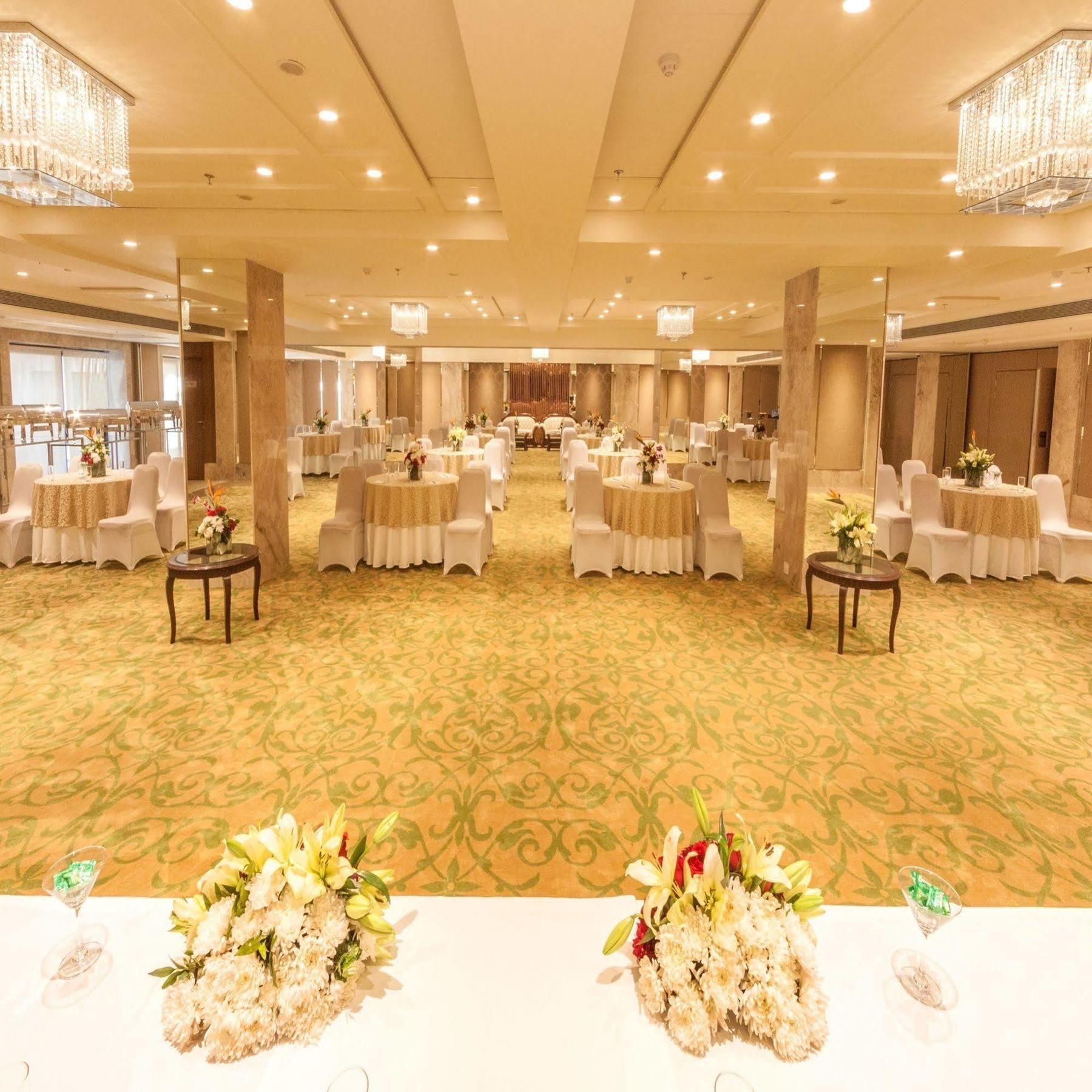 Deventure Sarovar Portico Kapashera, New Delhi Εξωτερικό φωτογραφία